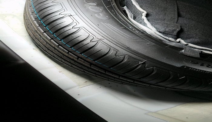 2025 Tata Curvv Smart 1.2 Petrol 6MT, Petrol, Manual, 5,760 km, tyre