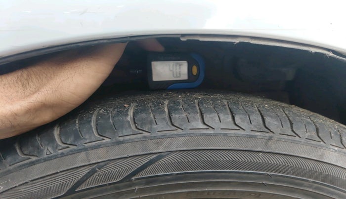 2011 Chevrolet Beat LT PETROL, Petrol, Manual, 1,65,746 km, tyre