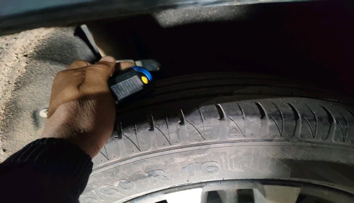 2017 Maruti Vitara Brezza ZDI, Diesel, Manual, 1,09,376 km, tyre