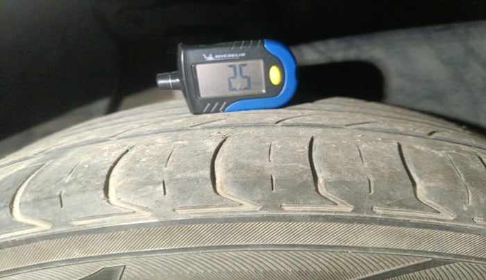 2017 Hyundai Creta SX PLUS AT 1.6 DIESEL, Diesel, Automatic, 1,57,979 km, tyre