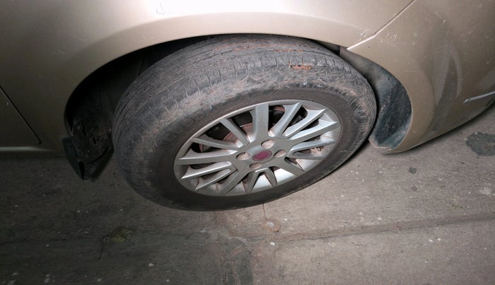 2009 Fiat Linea EMOTION PK 1.3 MJD, Diesel, Manual, 2,00,403 km, tyre