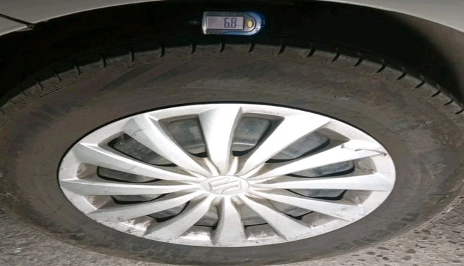 2017 Maruti Dzire VDI, Diesel, Manual, 1,95,252 km, tyre