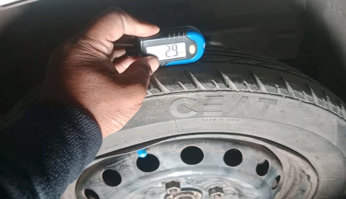 2011 Toyota Etios G, Petrol, Manual, 1,31,368 km, tyre