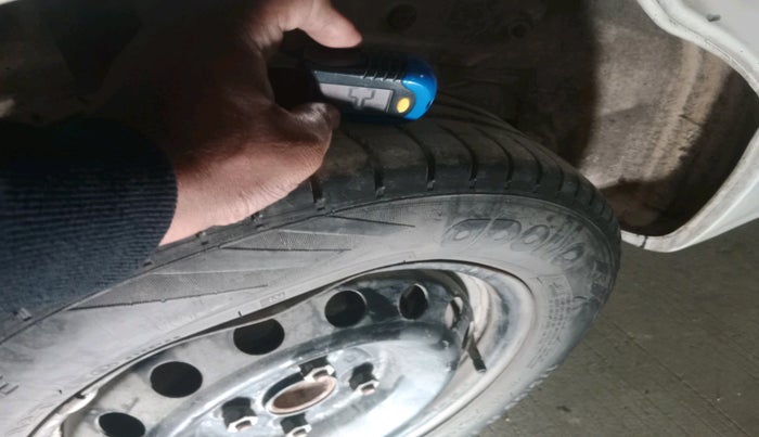 2011 Toyota Etios G, Petrol, Manual, 1,31,368 km, tyre