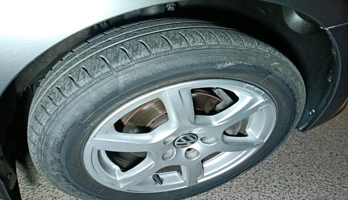 2013 Volkswagen Vento HIGHLINE DIESEL 1.6, Diesel, Manual, 2,42,299 km, tyre