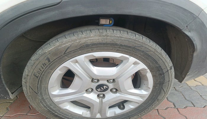 2020 KIA SONET HTX 1.5, Diesel, Manual, 1,02,374 km, tyre