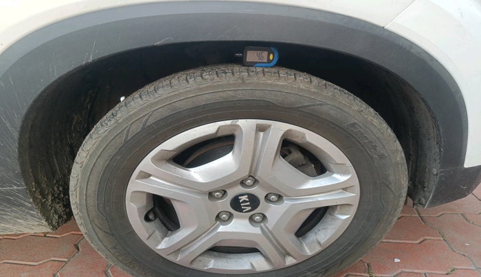 2020 KIA SONET HTX 1.5, Diesel, Manual, 1,02,374 km, tyre