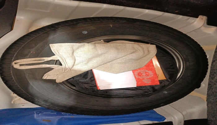 2023 Tata ALTROZ XZ PETROL, Petrol, Manual, 9,434 km, tyre