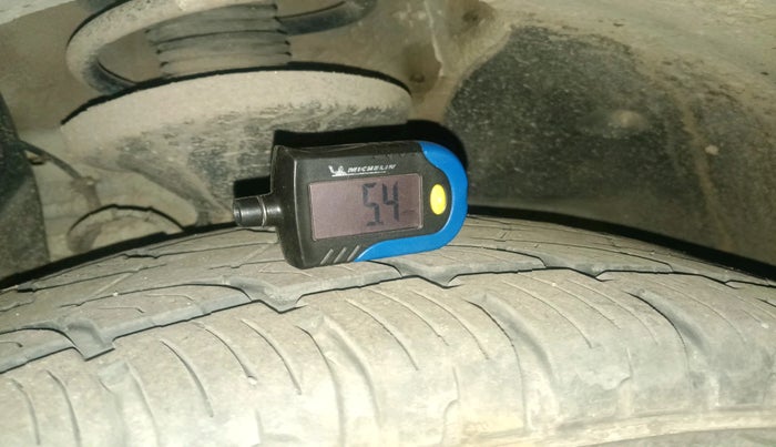 2016 Mahindra XUV500 W8, Diesel, Manual, 1,27,400 km, tyre