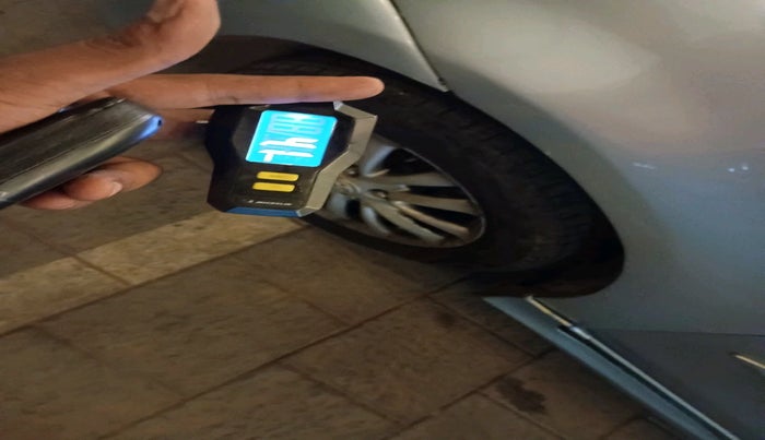 2011 Toyota Etios V, Petrol, Manual, 93,073 km, tyre