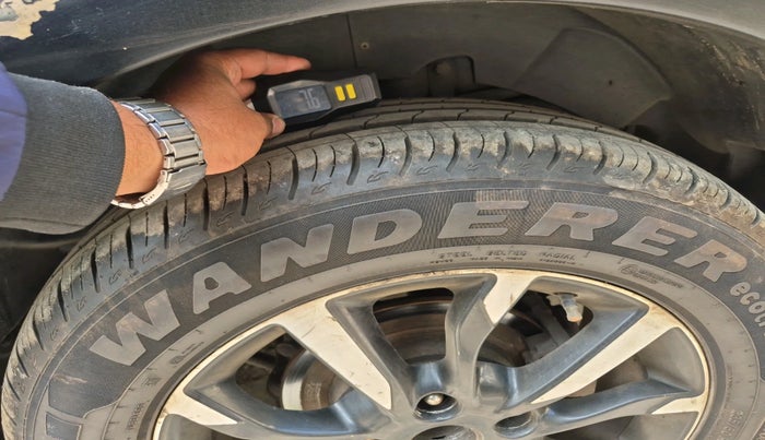 2020 Mahindra XUV500 W11, Diesel, Manual, 68,106 km, tyre