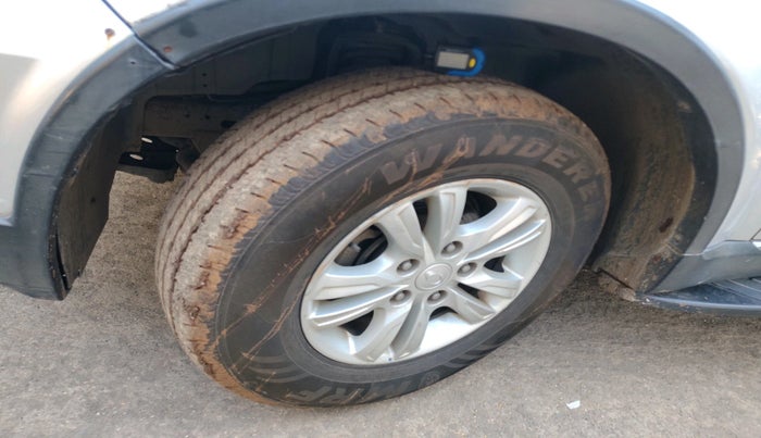 2015 Ssangyong Rexton RX7, Diesel, Automatic, 1,14,051 km, tyre