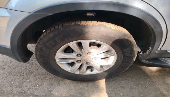 2015 Ssangyong Rexton RX7, Diesel, Automatic, 1,14,051 km, tyre