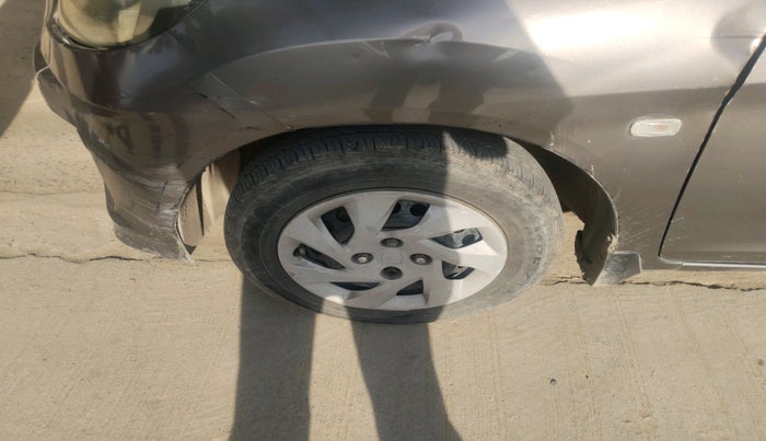 2015 Honda Amaze 1.5L I-DTEC S, Diesel, Manual, 1,55,026 km, tyre