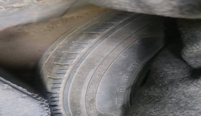 2015 Honda Amaze 1.5L I-DTEC S, Diesel, Manual, 1,55,026 km, tyre