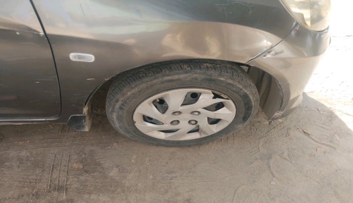 2015 Honda Amaze 1.5L I-DTEC S, Diesel, Manual, 1,55,026 km, tyre