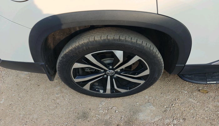 2023 MG HECTOR PLUS SAVVY PRO 1.5 TURBO CVT 7 STR, Petrol, Automatic, 11,841 km, tyre