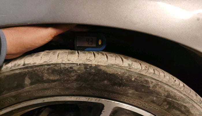 2015 Maruti Ciaz VXI+AT, Petrol, Automatic, 1,30,475 km, tyre