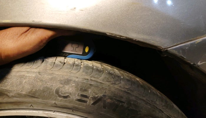 2015 Maruti Ciaz VXI+AT, Petrol, Automatic, 1,30,475 km, tyre