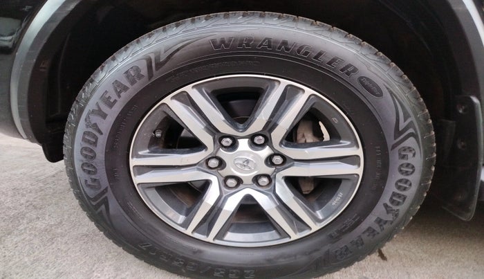 2017 Toyota Fortuner 2.8 4X2 AT, Diesel, Automatic, 88,091 km, tyre