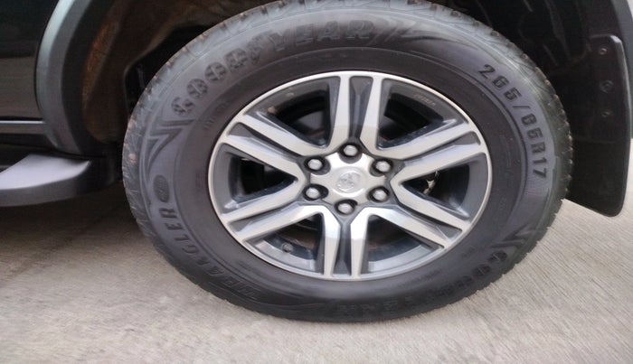 2017 Toyota Fortuner 2.8 4X2 AT, Diesel, Automatic, 88,091 km, tyre