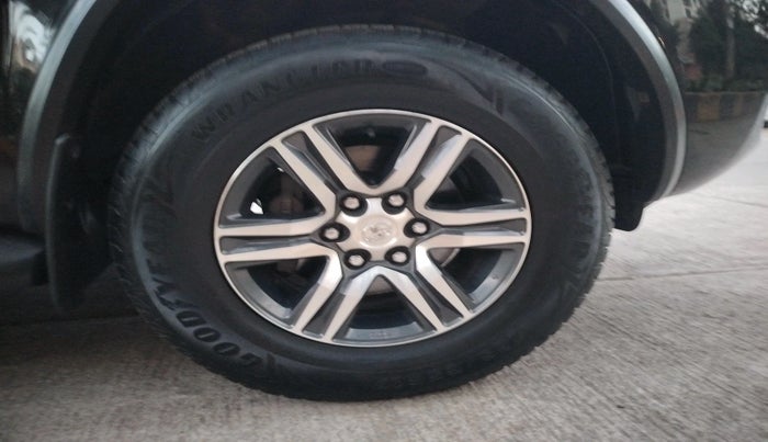 2017 Toyota Fortuner 2.8 4X2 AT, Diesel, Automatic, 88,091 km, tyre