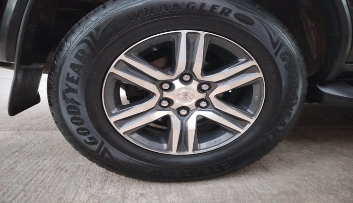 2017 Toyota Fortuner 2.8 4X2 AT, Diesel, Automatic, 88,091 km, tyre