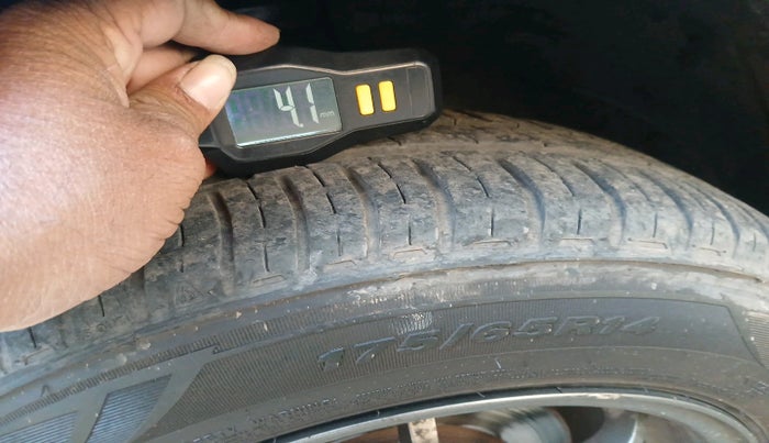 2010 Ford Figo ZXI 1.2 PETROL, Petrol, Manual, 67,392 km, tyre