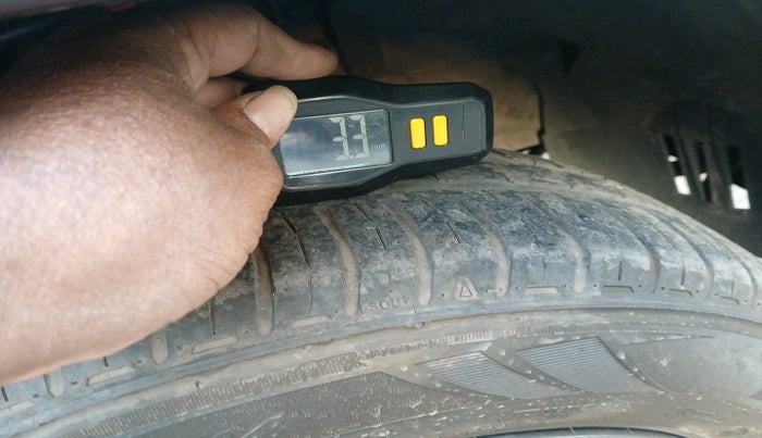 2010 Ford Figo ZXI 1.2 PETROL, Petrol, Manual, 67,392 km, tyre