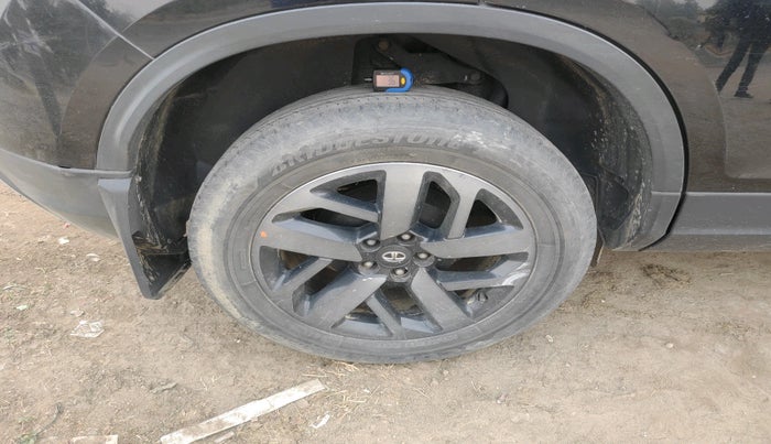 2021 Tata Harrier XZA PLUS 2.0L DARK EDITION, Diesel, Automatic, 65,658 km, tyre