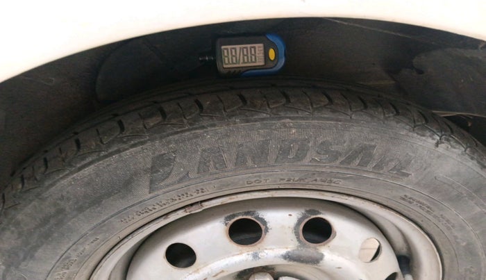 2013 Hyundai i10 MAGNA 1.1, Petrol, Manual, 99,992 km, tyre