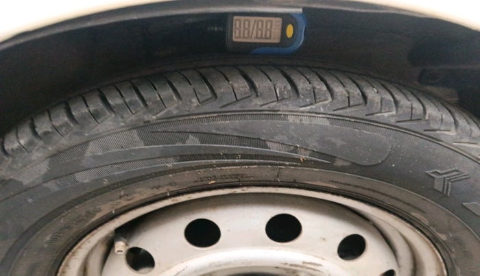 2013 Hyundai i10 MAGNA 1.1, Petrol, Manual, 99,992 km, tyre