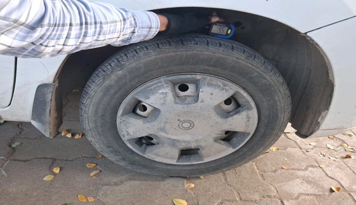 2011 Maruti Wagon R 1.0 LXI CNG, Petrol, Manual, 1,07,513 km, tyre