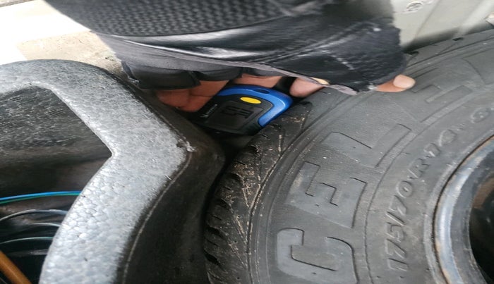 2011 Volkswagen Vento HIGHLINE DIESEL 1.6, Diesel, Manual, 1,54,689 km, tyre