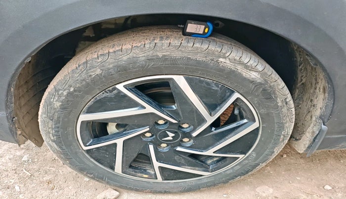 2024 Mahindra XUV 3XO AX7 1.5 Turbo Diesel Autoshift Plus, Diesel, Automatic, 34,274 km, tyre