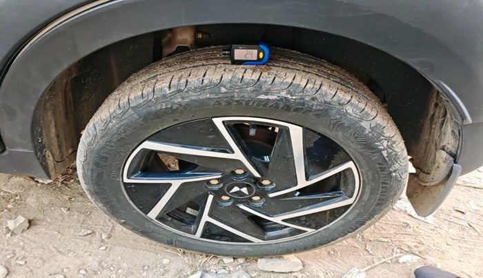 2024 Mahindra XUV 3XO AX7 1.5 Turbo Diesel Autoshift Plus, Diesel, Automatic, 34,274 km, tyre