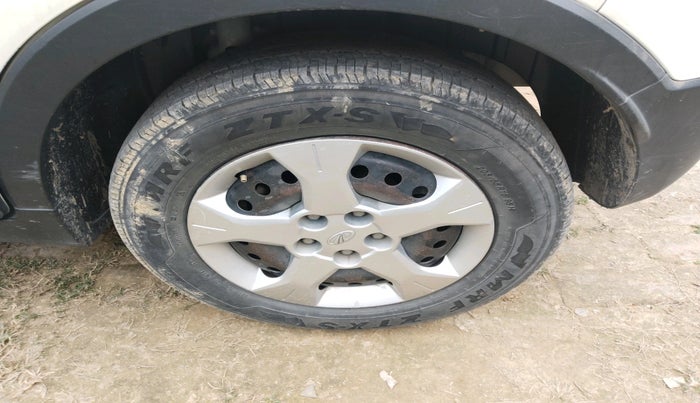 2019 Mahindra XUV300 W6 1.5 DIESEL, Diesel, Manual, 1,21,724 km, tyre