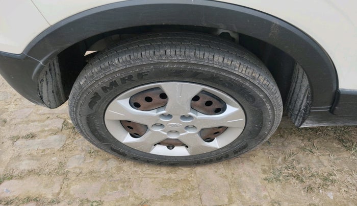 2019 Mahindra XUV300 W6 1.5 DIESEL, Diesel, Manual, 1,21,724 km, tyre