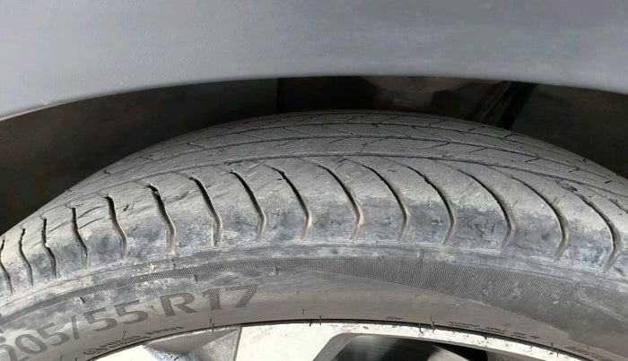 2023 Volkswagen TAIGUN TOPLINE 1.0 TSI MT, Petrol, Manual, 27,440 km, tyre