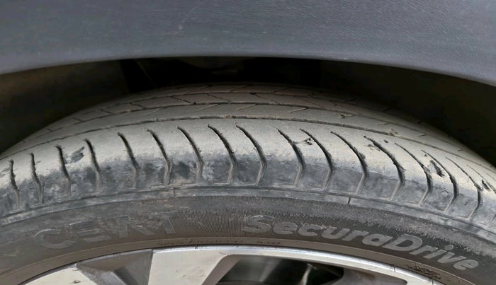 2023 Volkswagen TAIGUN TOPLINE 1.0 TSI MT, Petrol, Manual, 27,440 km, tyre