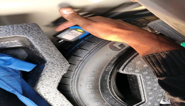 2015 Maruti Ciaz VXI+, Petrol, Manual, 64,084 km, tyre