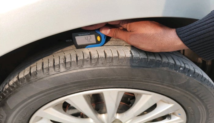 2015 Maruti Ciaz VXI+, Petrol, Manual, 64,084 km, tyre