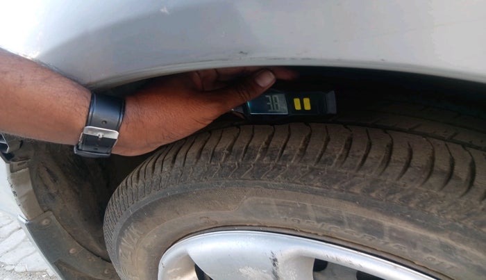 2010 Maruti SX4 VXI, Petrol, Manual, 1,35,910 km, tyre