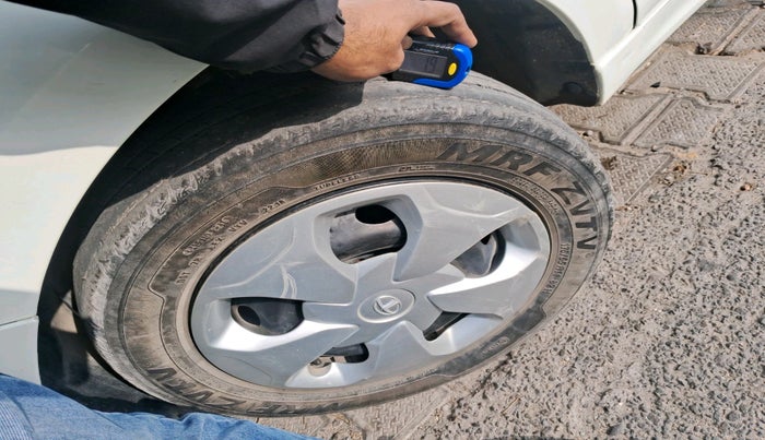 2018 Tata TIGOR XM PETROL, Petrol, Manual, 26,814 km, tyre