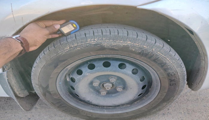 2011 Toyota Etios G, Petrol, Manual, 1,10,482 km, tyre