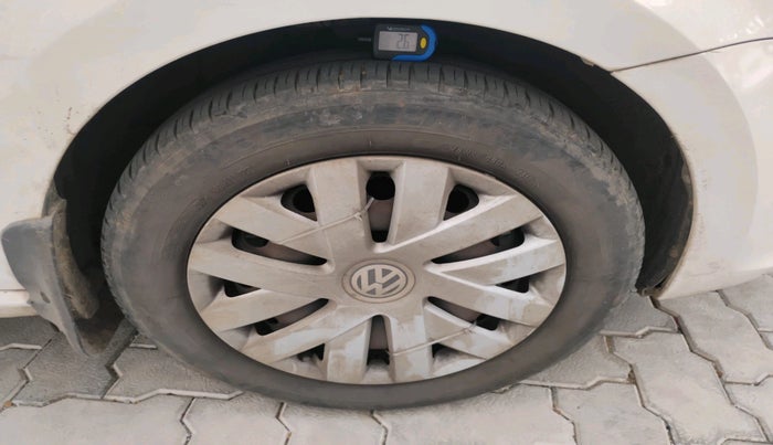 2015 Volkswagen Polo COMFORTLINE 1.2L, Petrol, Manual, 1,07,767 km, tyre