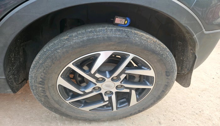 2022 Mahindra XUV300 W8 (O) 1.2 PETROL, Petrol, Manual, 56,354 km, tyre