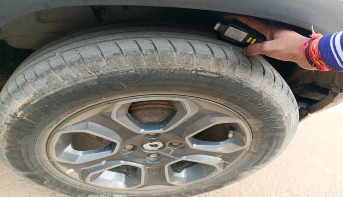 2023 Tata PUNCH PURE MT CNG, Petrol, Manual, 42,265 km, tyre