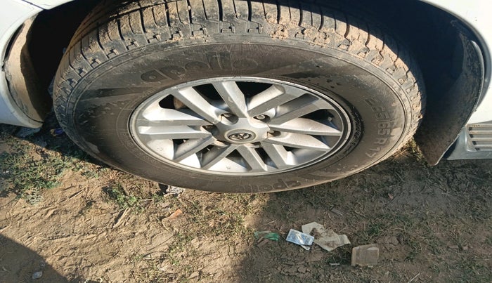 2013 Toyota Fortuner 3.0 4X2 AT, Diesel, Automatic, 1,19,657 km, tyre