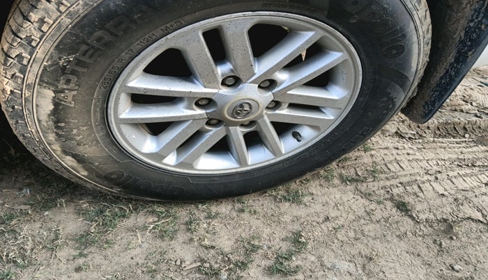 2013 Toyota Fortuner 3.0 4X2 AT, Diesel, Automatic, 1,19,657 km, tyre